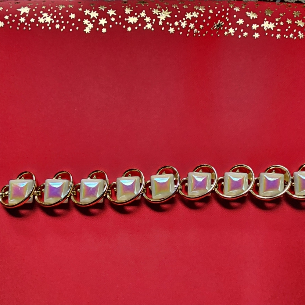 Vintage Opalescent Goldtone Square Cabochon Jewelry suite - Picture 2 of 3